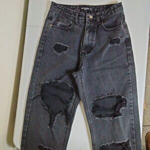 Pretty Little Thing Tall Jeans | ripped open Knee size 4 | Black